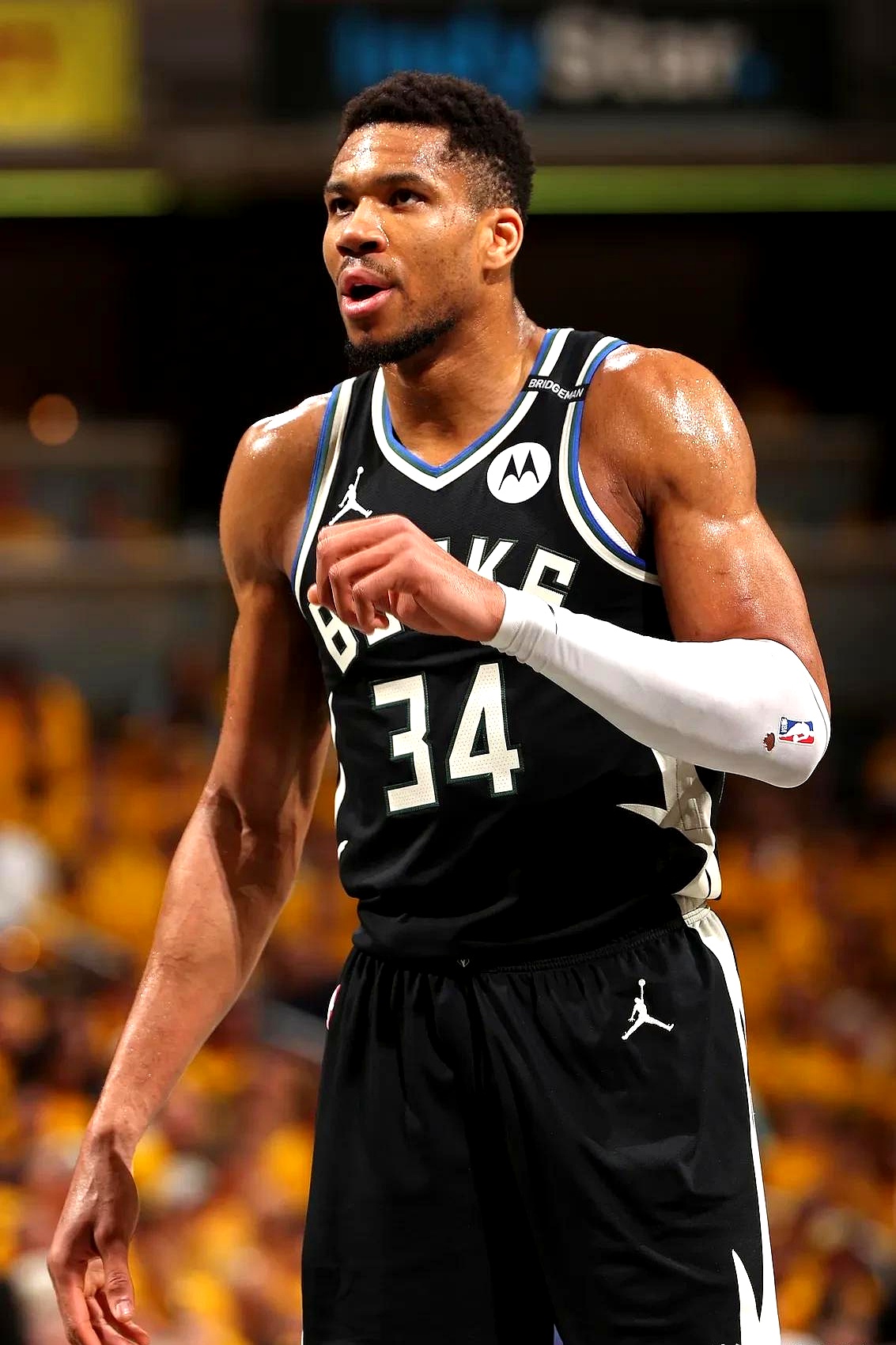 开云体育在线 - 字母哥在MAD比赛中高光表现，突破纪录引发热议！